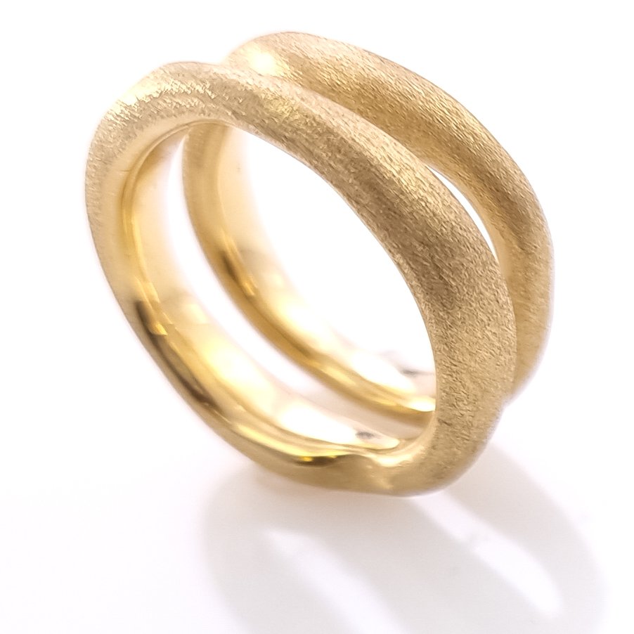 750er Gelbgold Trauring Handarbeit