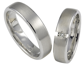 Weißgoldring mit einem feinen weißen Princess