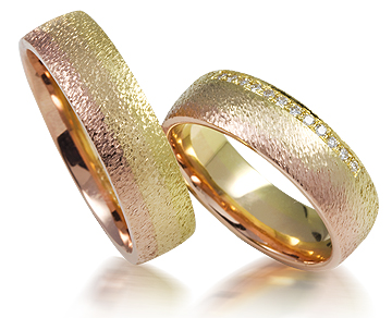 Ehering mit 12 weißen Brillanten; Rosé- und Gelbgold
