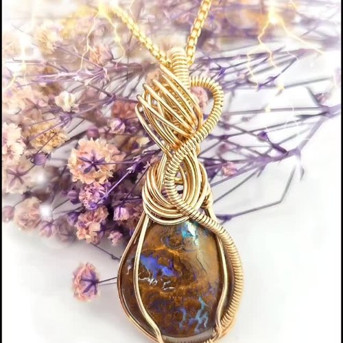 Erdige Tiefe trifft auf azurblaues Leuchten 💙✨
Dieser Yowah-Nuss Opal offenbart bei jedem Licht ein faszinierendes...